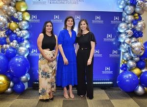 Fernanda Paredes, Karina Pablo de Repman y Cristina Cortez.
