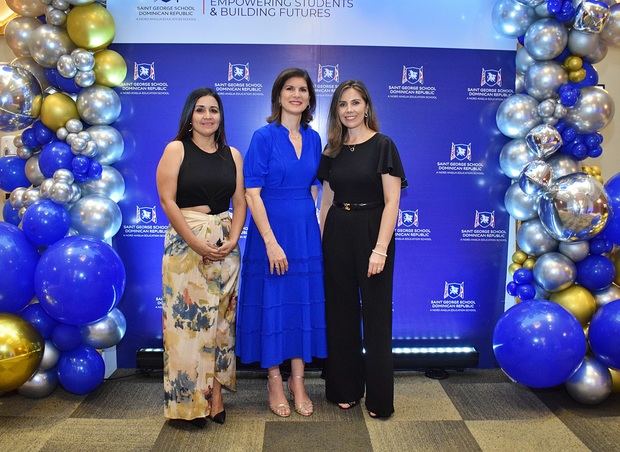Fernanda Paredes, Karina Pablo de Repman y Cristina Cortez.
