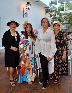 Teresa Balbuena de Vincenzi, Nurys González, Luchy Valera y Eulalia Amaro.