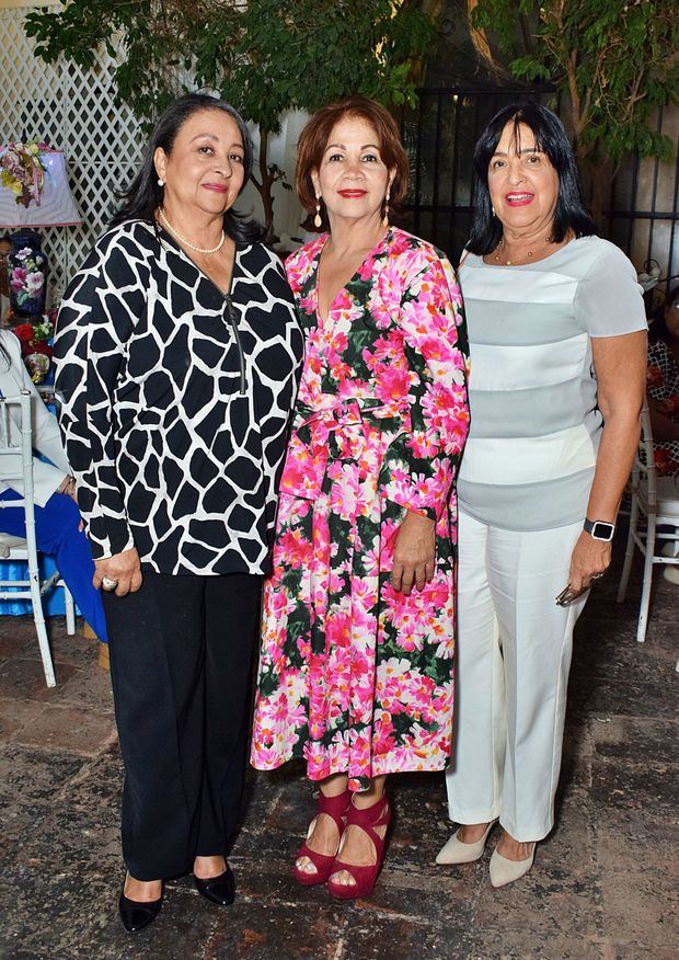 Fior Ares, Carmen Sterk y Lucita Moscoso.