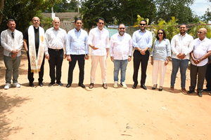 Ministro de Turismo deja iniciado reconstrucción de vía de acceso en Jumunuco, Jarabacoa