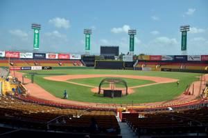 Fanáticos podrán vacunarse en los estadios de béisbol