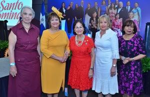 Ana Maria Rubini, Veronica Sencion, Maria Cristina Mere, Marisela Valdezaguasviva y Rosario Graciano.