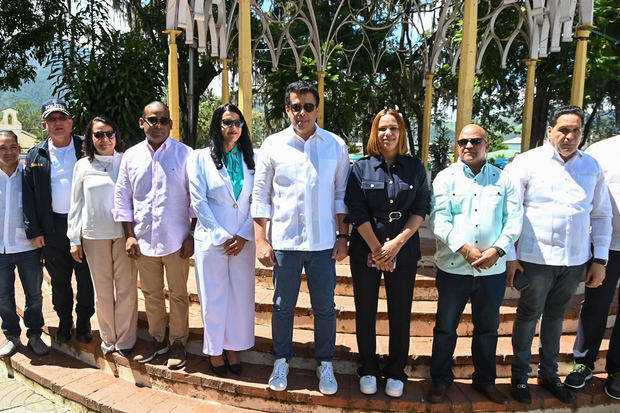 Turismo inicia reconstrucción del parque Anacaona, en Constanza.