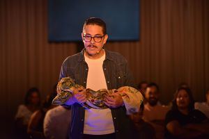 Luis José Germán convierte el teatro en un acto de esperanza en Todas las Cosas Maravillosas