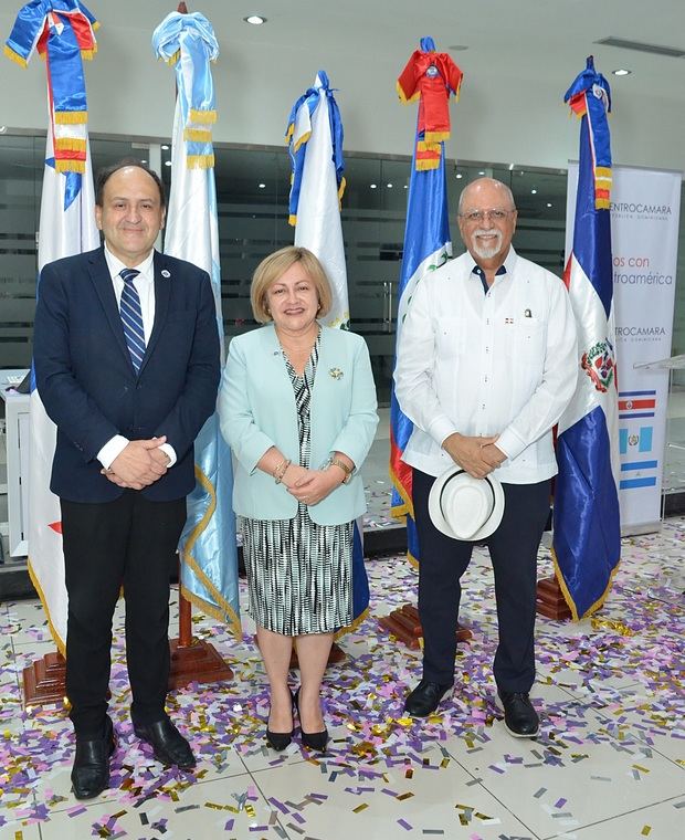 Edwin Arias, Dania Tolentino y Julio Cesar George.