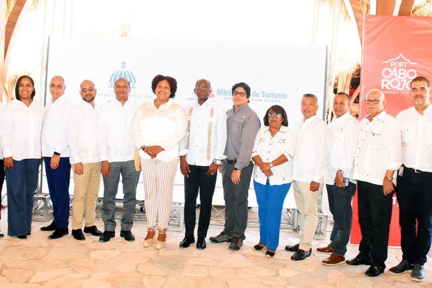 MITUR, FAO y entidades del agro exponen a agricultores ante desafíos de producción en proyecto turístico de Pedernales.