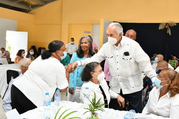 Socializando con envejecientes.