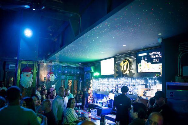 Desde su apertura, en diciembre del año 2000, el establecimiento ha evolucionado junto al público dominicano, manteniéndose fiel a su esencia.