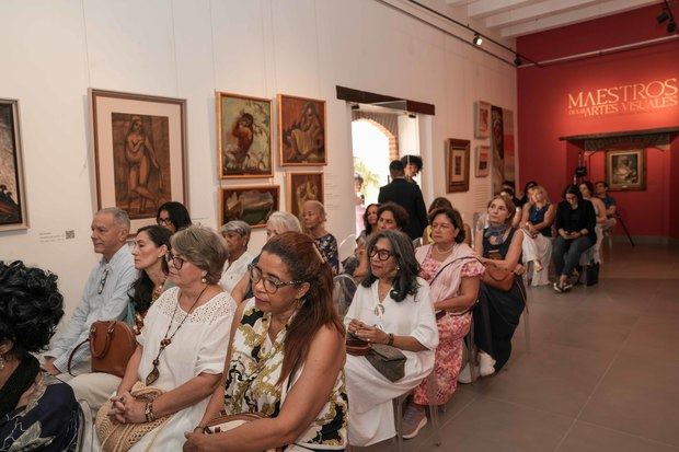 La actividad formó parte del programa de la exposición “Maestros de las Artes
Visuales en la colección del Banco Popular Dominicano”.