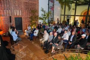 Los guionistas compartieron detalles sobre el proceso de investigación del documental, las fuentes consultadas y los hallazgos que dieron forma a este hito histórico.