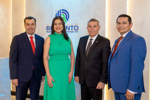 Líderes del sector asegurador se reúnen para celebrar la modernización de Reasanto