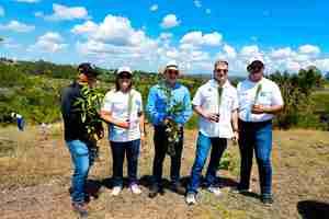 Colaboradores de Grupo Popular realizan jornada de reforestación en Plan Sierra
