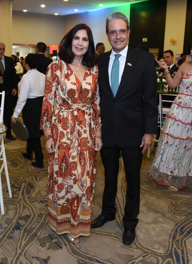 Tony Sanchez e Ivette Peña de Sánchez.