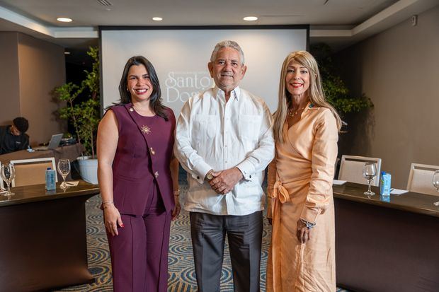 Yudit García, Roberto Henríquez y Gina Eli.