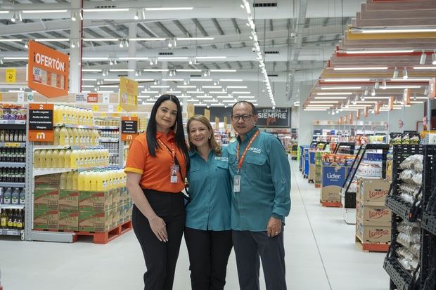 Dileidy Placencia, Zamira Guerrero y Gilberto Jara.