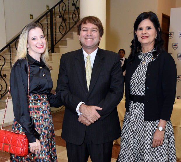 Silvana de Koenig, Ricardo Koenig y Carolina Ramos