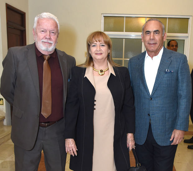Eduardo Klinger, Mayda Balmaseda y Emilio Hasbun