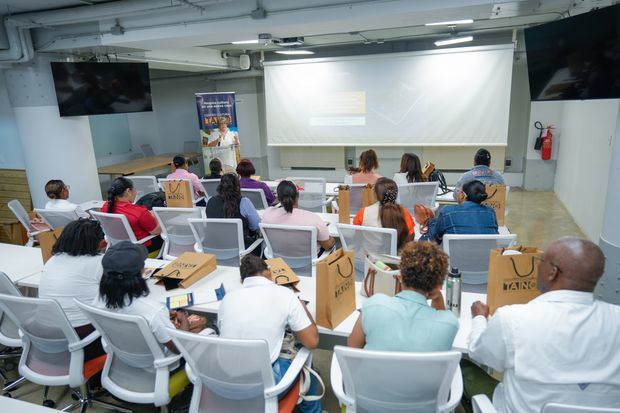 Durante el encuentro se reunieron docentes provenientes de centros públicos y privados de todo el país.