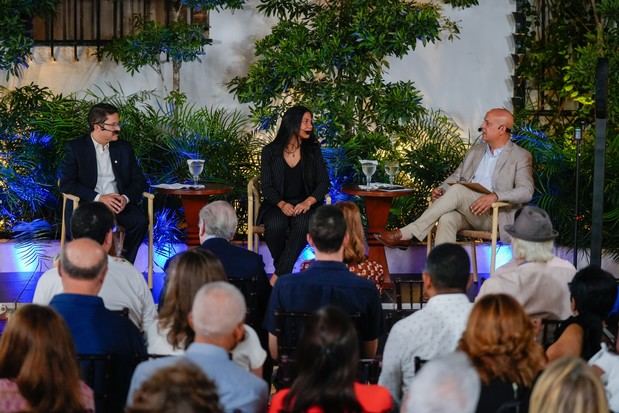 La actividad contó con la participación de Edwin Espinal Hernández y Giselle de Peña Guzmán, bajo la moderación de José Enrique Delmonte.