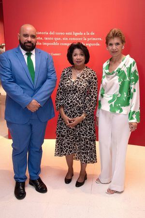 José Gregorio Hernández, Rhina Ibert y Maria del Carmen Ossaye.