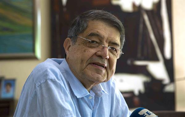 Fotografía de archivo en la que se registró al escritor nicaragüense Sergio Ramírez, quien será el orador principal de la próxima Asamblea General de la Sociedad Interamericana de Prensa (SIP). 