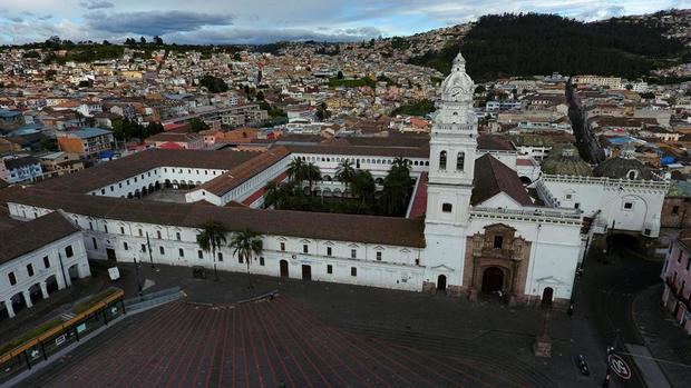 Vista aérea de la Iglesia de Santo Domingo el 9 de mayo de 2020, en Quito, Ecuador.