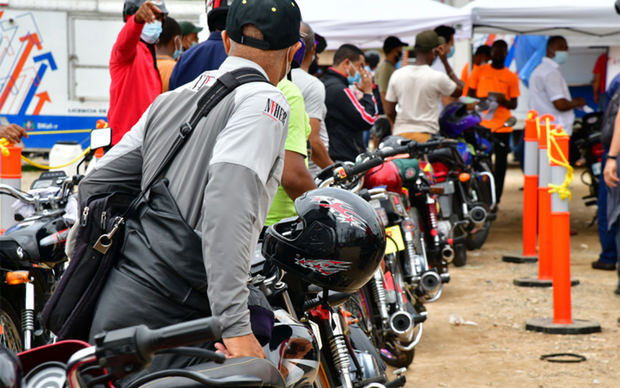 Alianza País recomienda eliminar pago de registro de motocicletas y otra medidas para facilitar el proceso.
