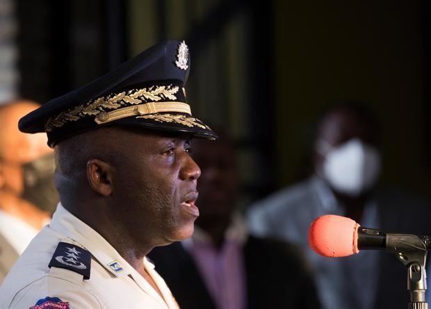 El director general de la Policía Nacional de Haití, Léon Charles, habla en una rueda de prensa, en Puerto Príncipe, Haití.