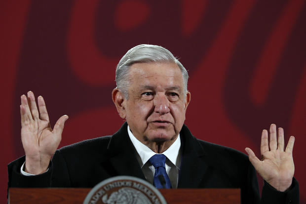 El presidente de México, Andrés Manuel López Obrador, habla hoy durante una rueda de prensa en el Palacio Nacional de la Ciudad de México (México).