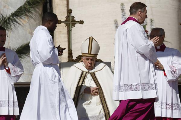 El papa Francisco durante la celebración del Domingo de Resurrección en el Vaticano.