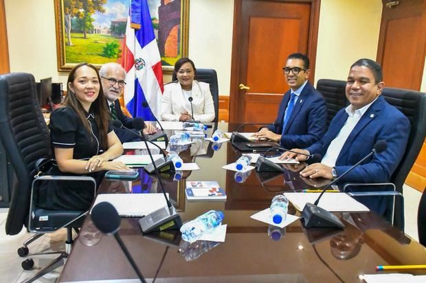 Comisión Especial que estudia proyecto de ley sobre libertad de expresión escuchó a representantes de Participación Ciudadana.