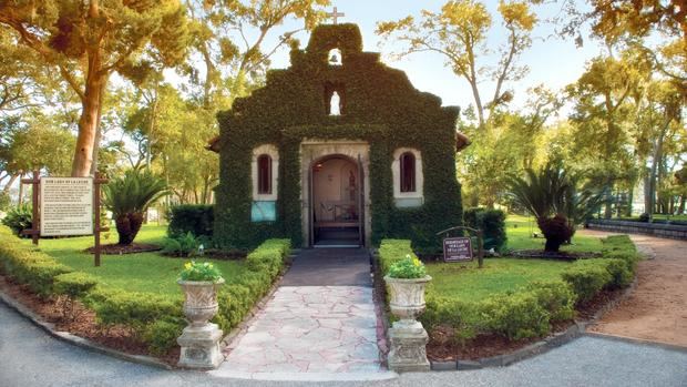 Fotografía cedida por Camelo Communication donde se aprecia la fachada de la catedral basílica que se erige donde estuvo la primera parroquia establecida de EE.UU. y es actualmente la sede de la diócesis de San Agustín, Florida, EE.UU.