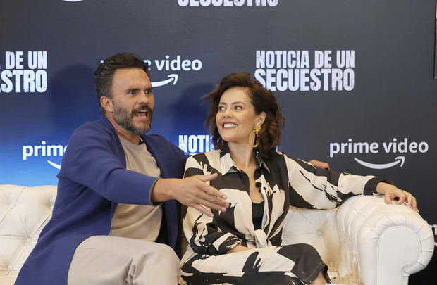 Los actores colombianos Juan Pablo Raba y Cristina Umaña, hablan durante una entrevista con Efe el 1 de agosto de 2022 en Bogotá, Colombia.