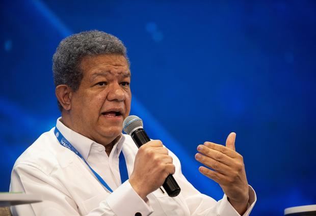 El expresidente dominicano Leonel Fernández participa en el Foro Global @ Casa de Campo el 30 de noviembre de 2021, en La Romana, República Dominicana.