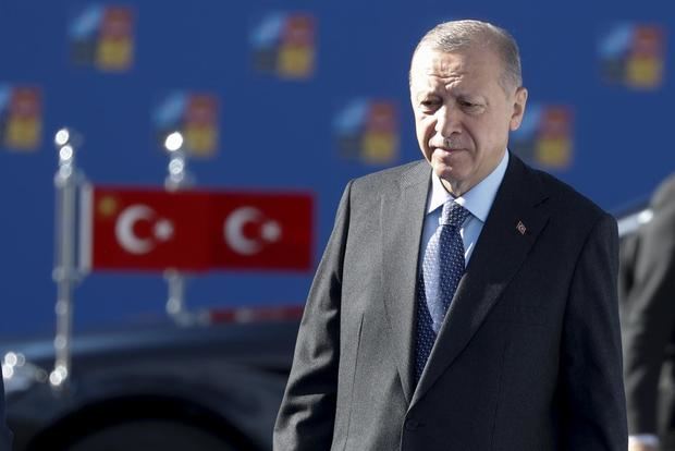 Erdogan ofrece apoyo a Zelensky para inicio de negociaciones con Rusia