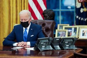 Biden avanza en su promesa de desmontar medidas antiinmigrantes de Trump