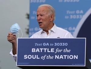 Biden se compromete a acabar con la brecha salarial entre hombres y mujeres