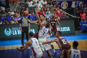 Quinteto RD cae en tiempo extra ante Venezuela en clasificatorio de baloncesto