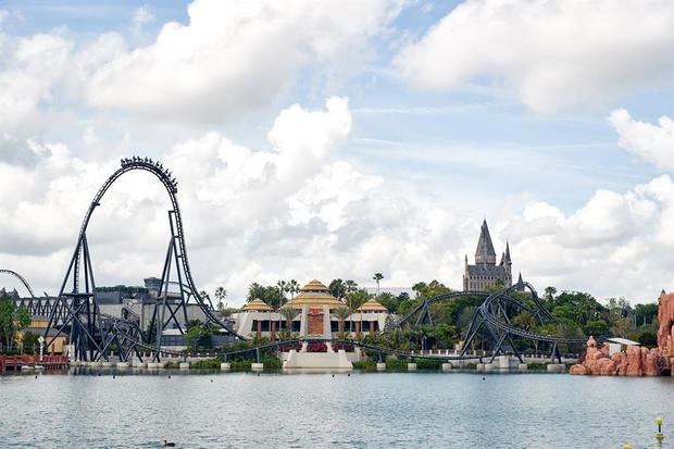 Fotografía cedida por Universal Orlando donde se aprecia una vista general del 'VelociCoaster', la montaña rusa más 'intensa, rápida y alta' del estado de Florida, que se inagurará el próximo 10 de junio en su parque temático de Jurassic World, en Orlando, Florida, EE.UU.