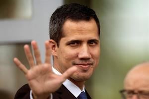 Guaidó desafía el régimen de Maduro y viaja a Colombia a cumbre antiterrorismo