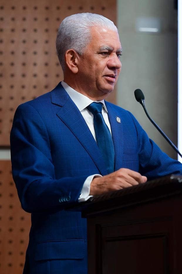 presidente del Senado, Ricardo de los Santos.
