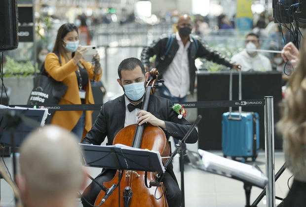 El aeropuerto El Dorado de Bogotá sorprende a sus viajeros con un concierto