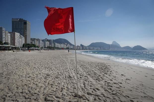 Fotografía de la playa Copacabana hoy, en Río de Janeiro, Brasil.