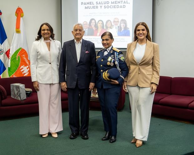 Rossy Escoto, magistrado José Manuel Hernández Peguero, generala Yanet Celeste Jiménez y Michelle Ortiz.