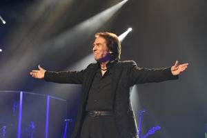 Raphael, a sus casi 80 años, canta victoria en Madrid