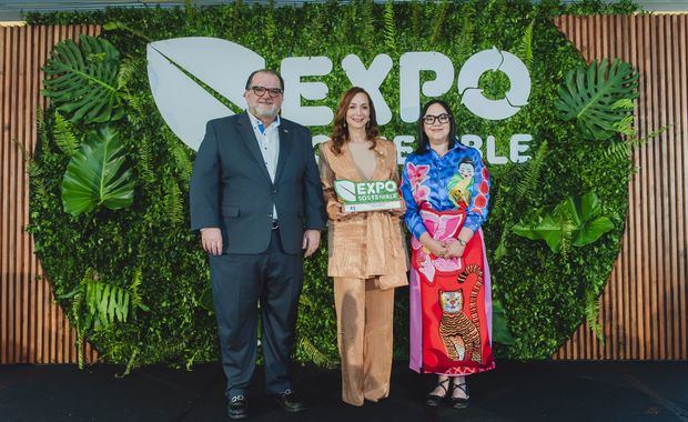 Eduardo Valcárcel, Pilar Haché y Elizabeth Mena.