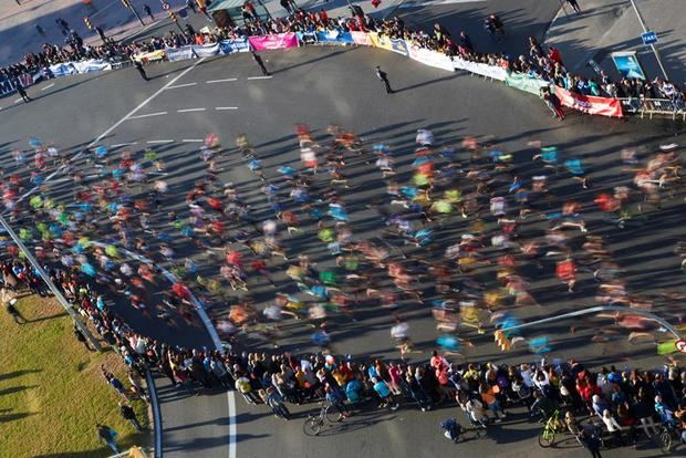 La organización de la Zurich Marató de Barcelona ha anunciado este viernes que se ve obligada a cancelar la edición de 2020 que debía celebrarse el próximo 25 de octubre a causa de la crisis sanitaria del COVID-19, y anticipa que la edición 2021 tendrá lugar el 7 de noviembre.