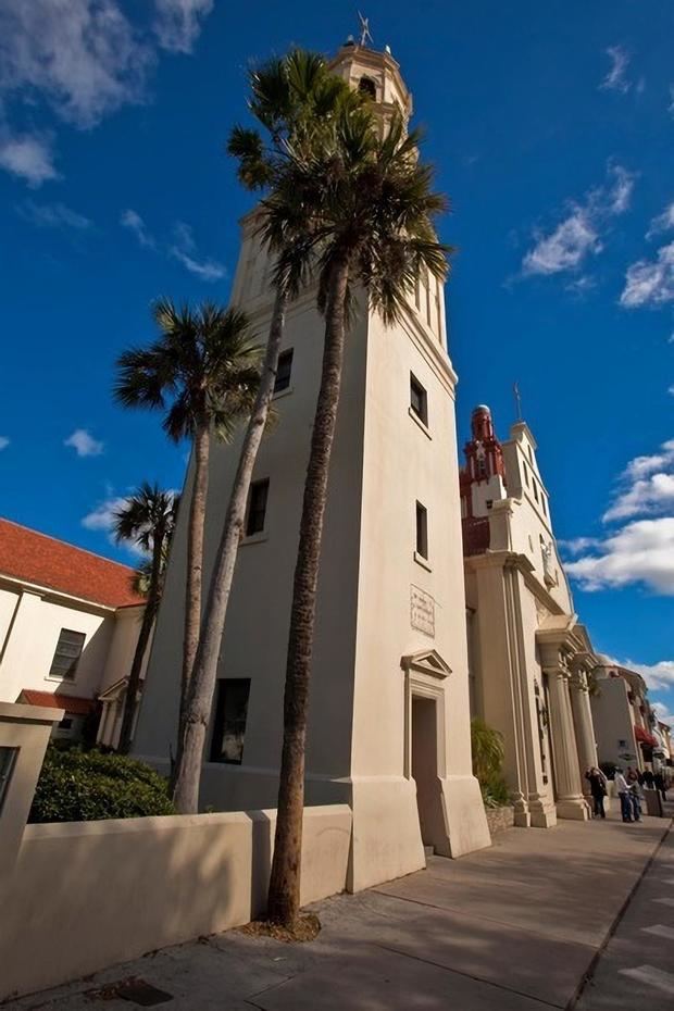 Fotografía cedida por Camelo Communication donde se aprecia la fachada de la catedral basílica que se erige donde estuvo la primera parroquia establecida de EE.UU. y es actualmente la sede de la diócesis de San Agustín, Florida, EE.UU.