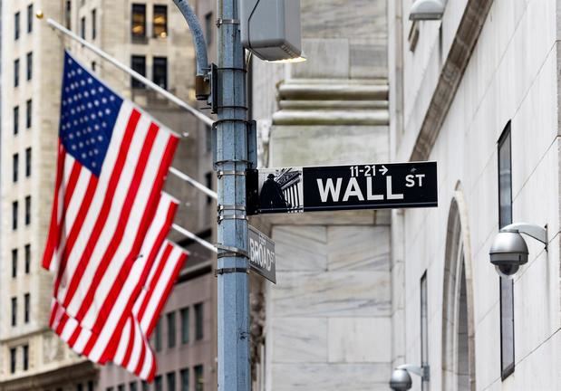 Al cierre de la sesión en la Bolsa de Nueva York, el Dow Jones subió un 0,07 % y sumó 25,07 puntos, hasta las 34.600,38 unidades; mientras que el selectivo S&P 500 progresó un 0,14 % o 6,08 puntos, hasta los 4.208,12 enteros.